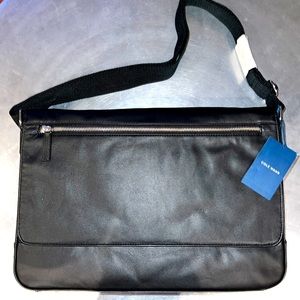 Brand NEW COLEHAAN Messenger Bag!